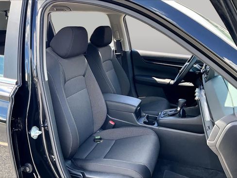 Used 2024 Honda CR-V LX image 9