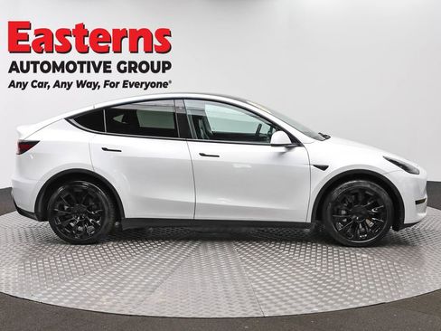 Used 2022 Tesla Model Y Long Range image 4