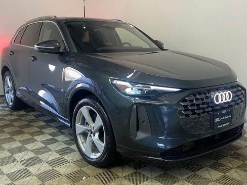 New 2025 Audi Q5 Prestige image 1