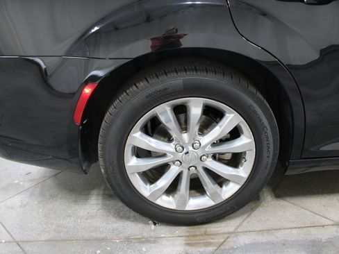 Used 2023 Chrysler 300 Touring AWD/4WD image 37
