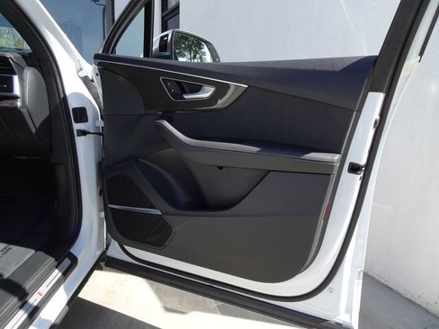 Used 2023 Audi SQ7 Premium Plus w/ Towing Package image 22