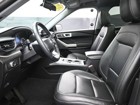 Used 2022 Ford Explorer XLT w/ Equipment Group 202A image 17