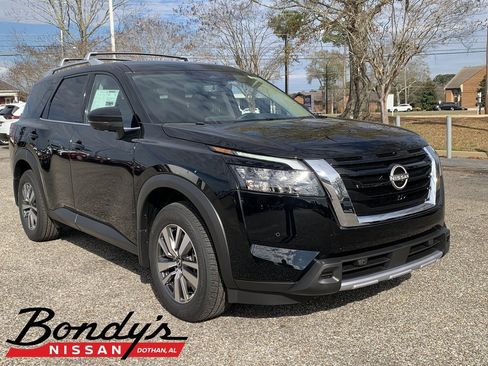 New 2025 Nissan Pathfinder SL image 1