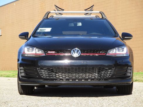 Used 2017 Volkswagen GTI SE FWD image 3