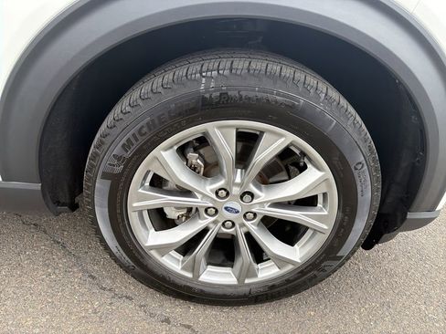 Used 2023 Ford Explorer XLT w/ Equipment Group 202A AWD/4WD image 32