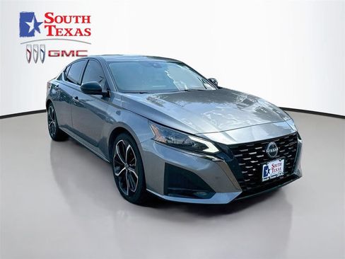 Used 2023 Nissan Altima 2.5 SR FWD image 1