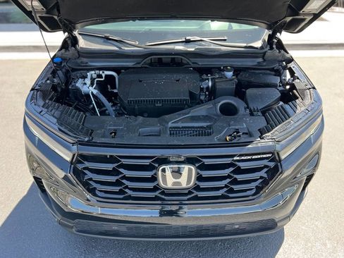 Used 2025 Honda Pilot Black Edition image 10