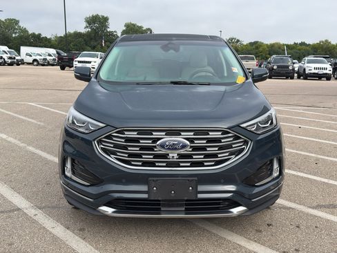 Used 2019 Ford Edge Titanium w/ Equipment Group 301A AWD/4WD image 9