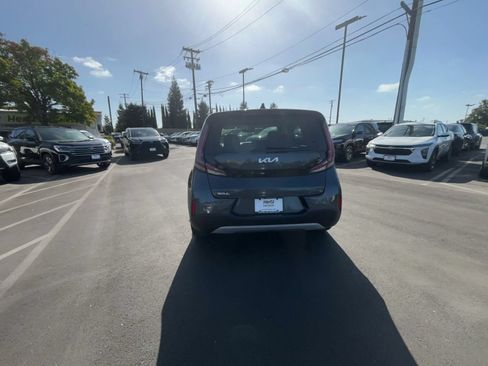 Used 2025 Kia Soul LX w/ LX Technology Package FWD image 12
