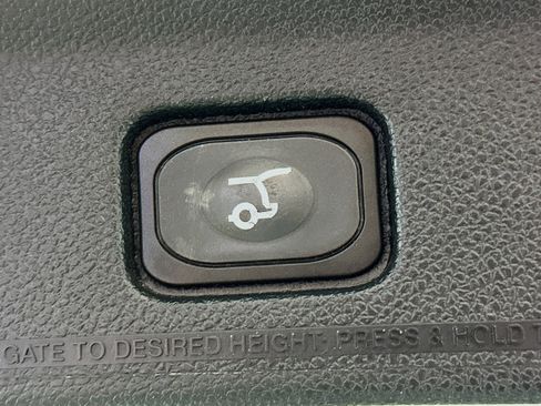 Used 2017 Ford Explorer XLT w/ Equipment Group 202A image 32