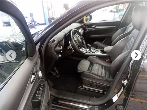 Used 2024 Alfa Romeo Stelvio Veloce AWD/4WD image 7