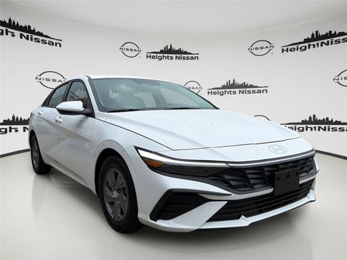 Used 2025 Hyundai Elantra SE FWD image 7