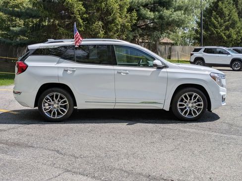 Certified 2022 GMC Terrain Denali w/ Denali Premium Package AWD/4WD image 8