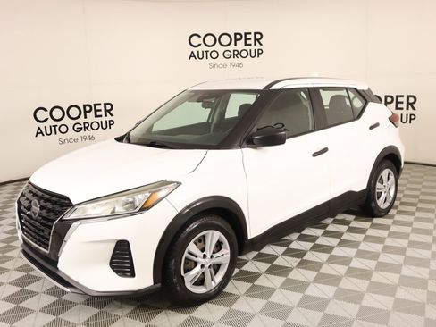 Used 2021 Nissan Kicks S image 9