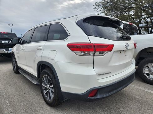Used 2019 Toyota Highlander XLE image 2