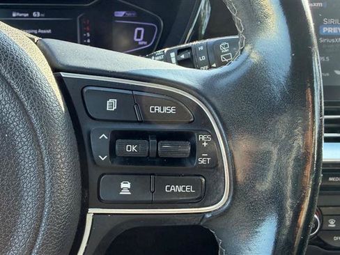 Used 2020 Kia Niro Touring FWD image 18