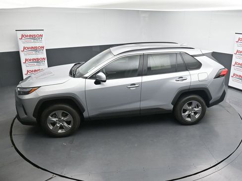 Used 2024 Toyota RAV4 XLE FWD image 27