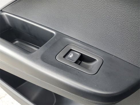 Certified 2023 Volkswagen Taos SE image 14