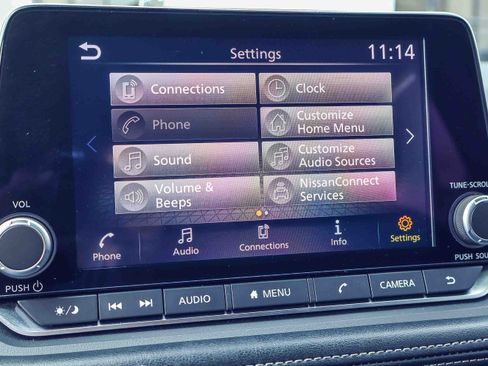 Used 2024 Nissan Rogue SV FWD image 4