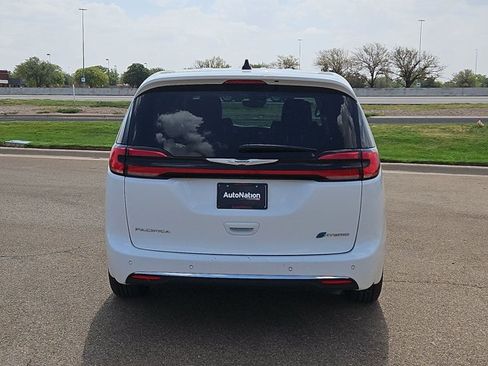Used 2024 Chrysler Pacifica Limited FWD image 7