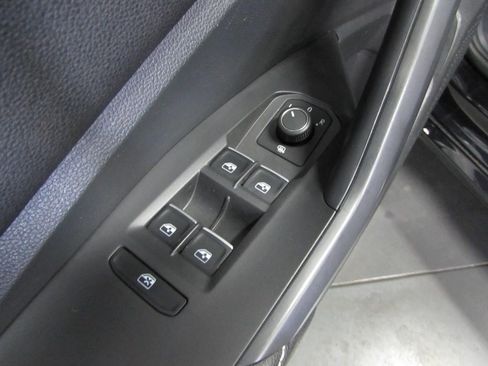 Used 2025 Volkswagen Jetta Sport image 20