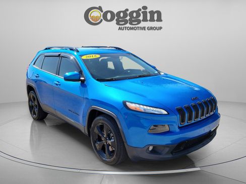 Used 2018 Jeep Cherokee Latitude w/ Altitude Package image 5