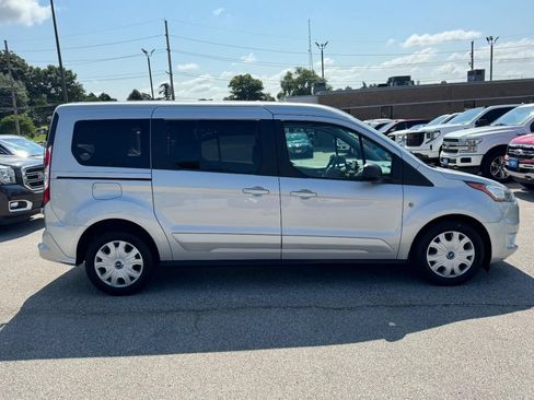Used 2022 Ford Transit Connect XLT FWD image 2