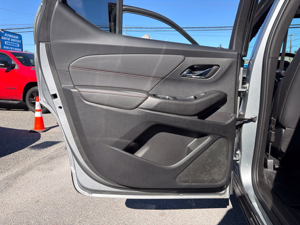 Used 2023 Chevrolet Traverse RS w/ LPO, Floor Liner Package AWD/4WD image 25