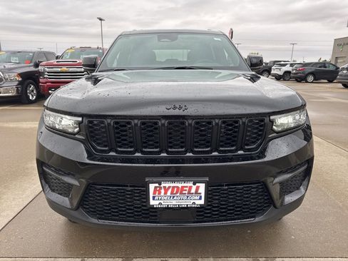 New 2025 Jeep Grand Cherokee Altitude image 26