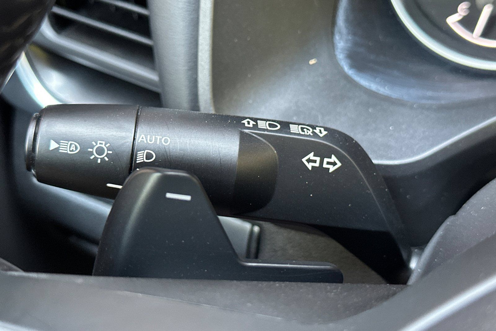 Used 2025 Nissan Rogue SV FWD image 33