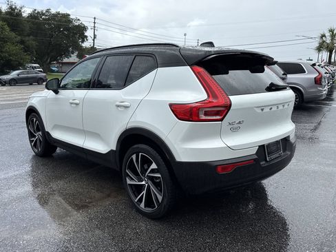 Used 2022 Volvo XC40 T5 R-Design w/ Advanced Package AWD/4WD image 3