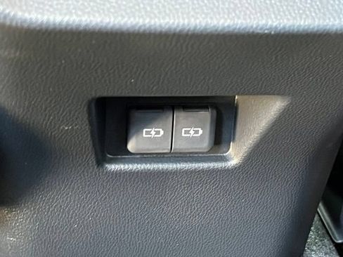 Used 2024 Toyota Venza LE AWD/4WD image 24