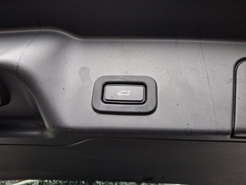 Used 2022 Land Rover Range Rover Evoque R-Dynamic S image 28