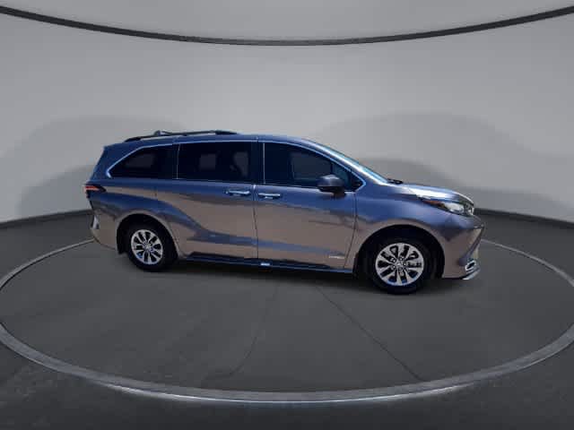 Used 2021 Toyota Sienna XLE FWD image 9