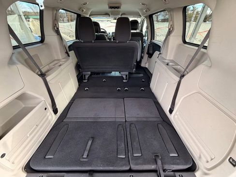 Used 2019 Dodge Grand Caravan SE image 19