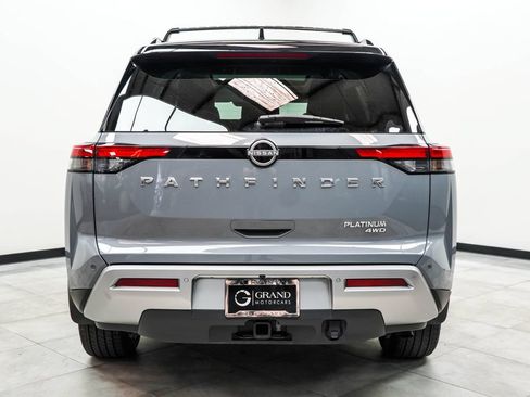 Used 2024 Nissan Pathfinder Platinum w/ Cargo Package AWD/4WD image 9