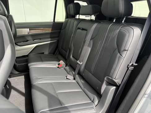 New 2026 Cadillac Vistiq Luxury image 13