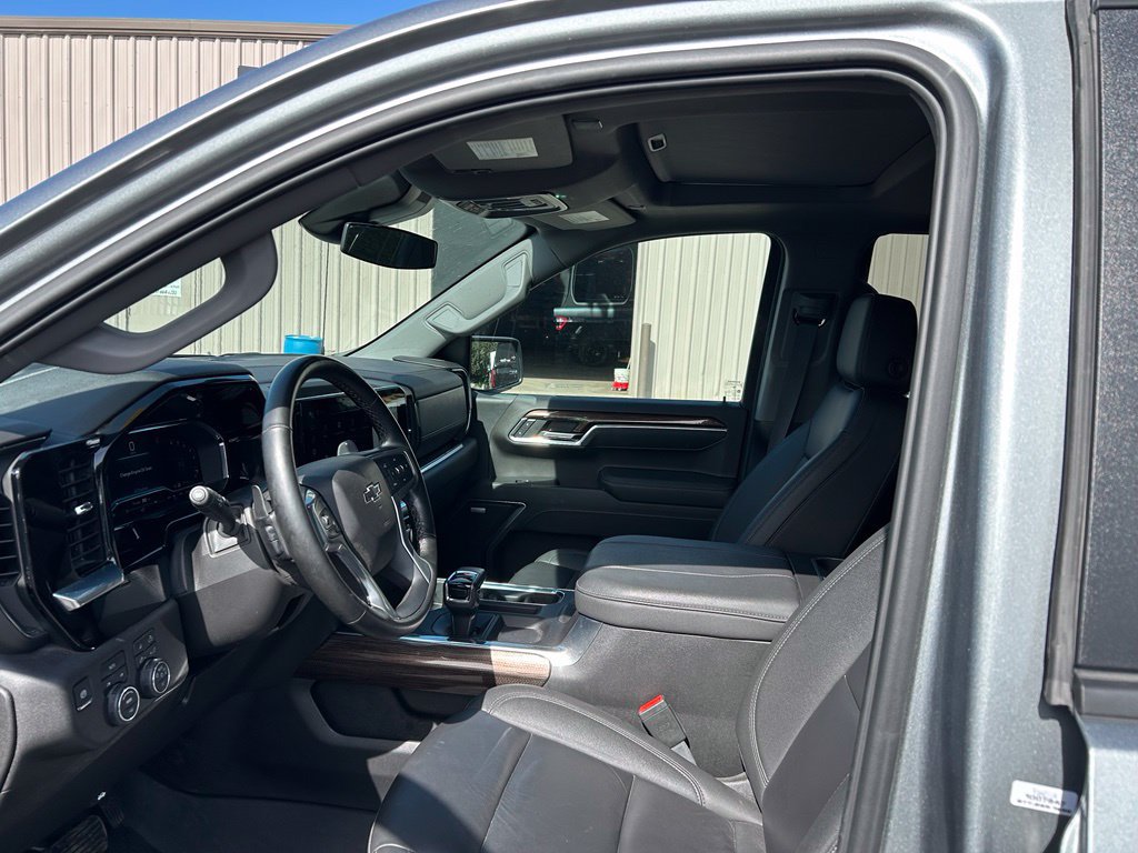 Used 2025 Chevrolet Silverado 1500 RST w/ True North Edition Plus AWD/4WD image 4