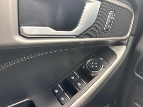 Used 2023 Ford Explorer XLT w/ Equipment Group 202A AWD/4WD image 16