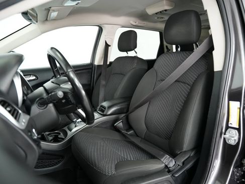 Used 2020 Dodge Journey SE w/ SE Popular Equipment Group FWD image 41