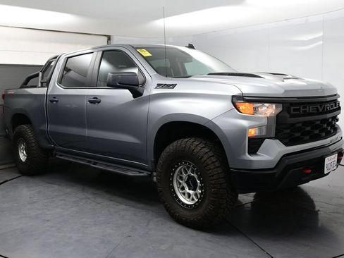 Used 2025 Chevrolet Silverado 1500 Custom Trail Boss w/ LPO, Dark Essentials Package AWD/4WD image 3