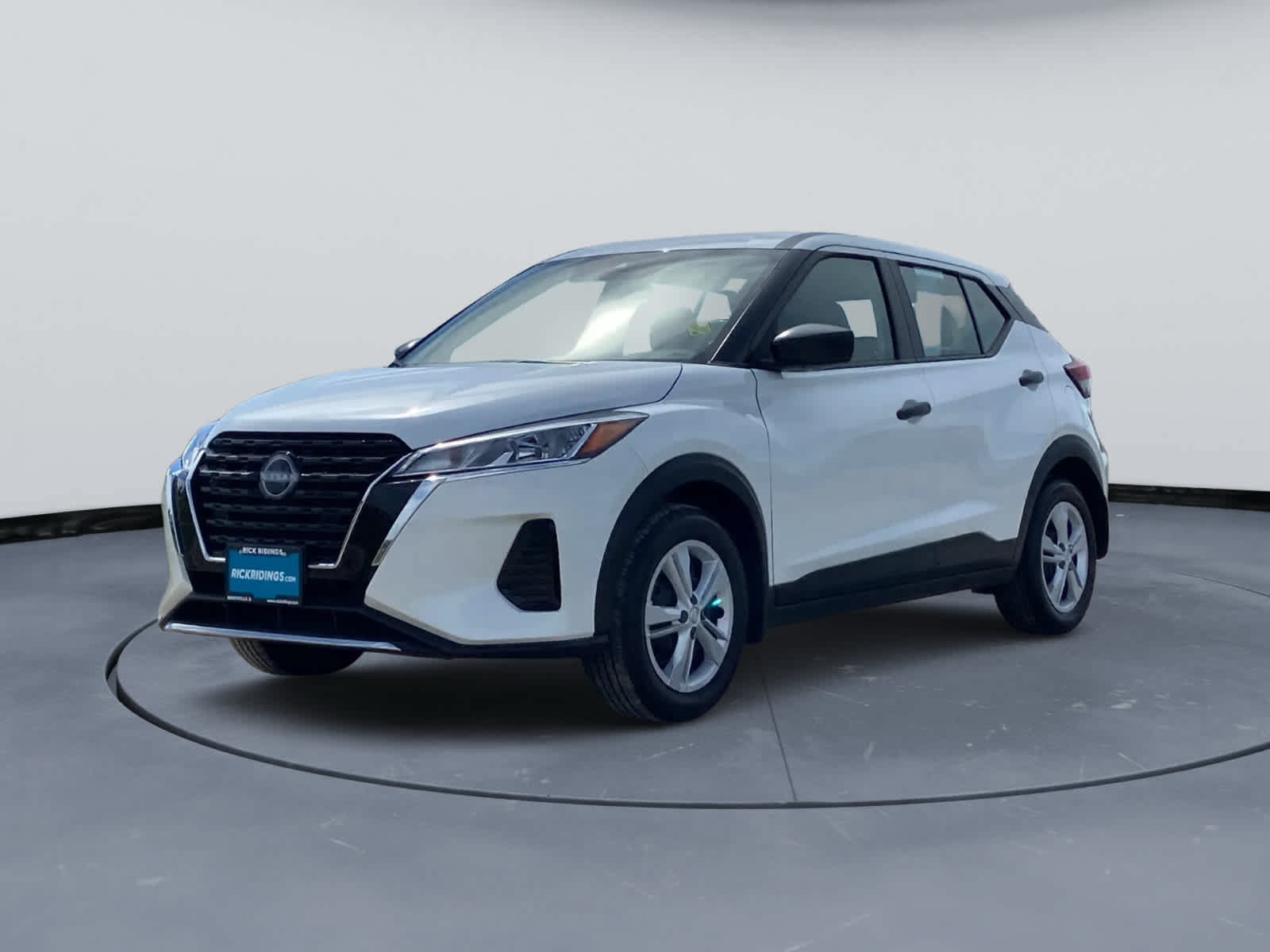 Used 2025 Nissan Kicks Play S FWD image 2
