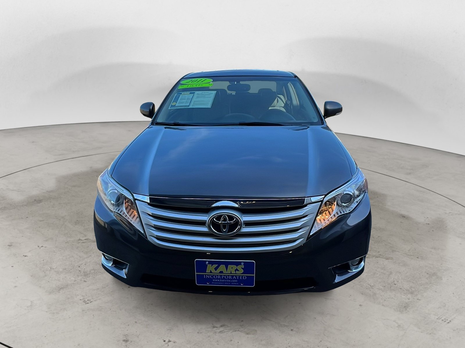 Used 2011 Toyota Avalon Limited FWD image 2
