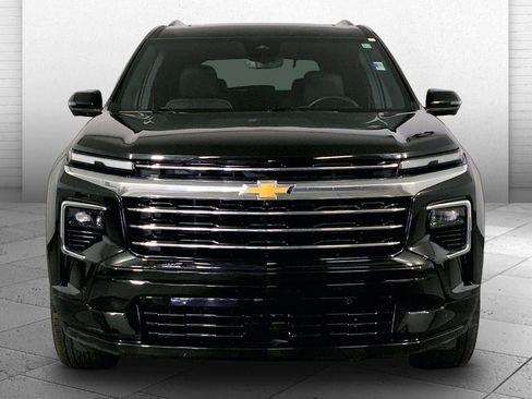 Used 2025 Chevrolet Traverse High Country w/ LPO, Floor Liner Package AWD/4WD image 2
