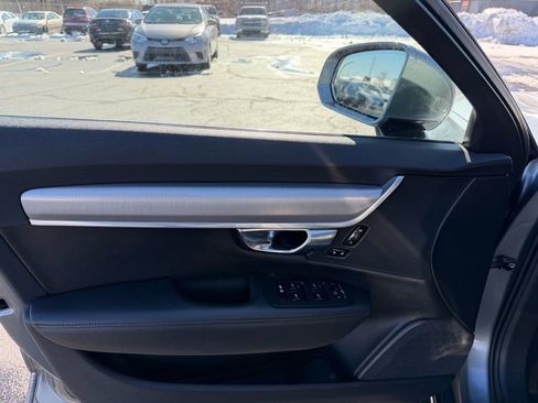 Used 2017 Volvo S90 T6 Momentum w/ Vision Package image 24