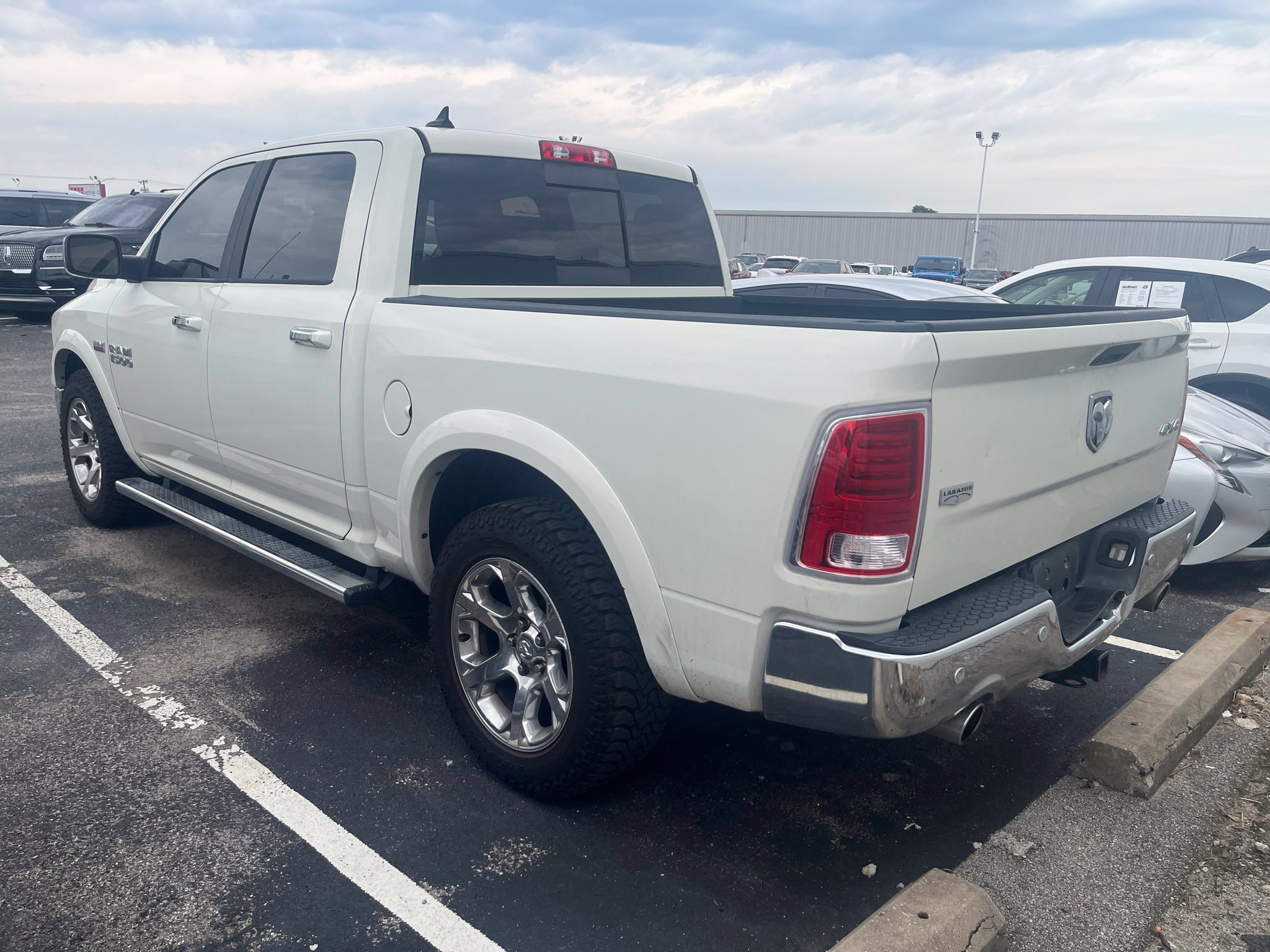 Used 2017 RAM 1500 Laramie w/ Convenience Group AWD/4WD image 5