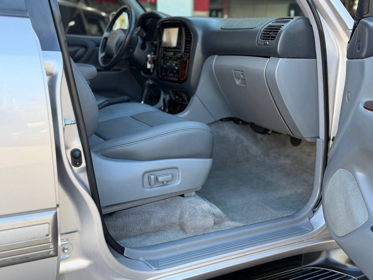 Used 1999 Toyota Land Cruiser w/ Leather Trim Pkg AWD/4WD image 73