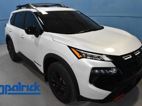 Used 2026 Nissan Rogue SV AWD/4WD image 1