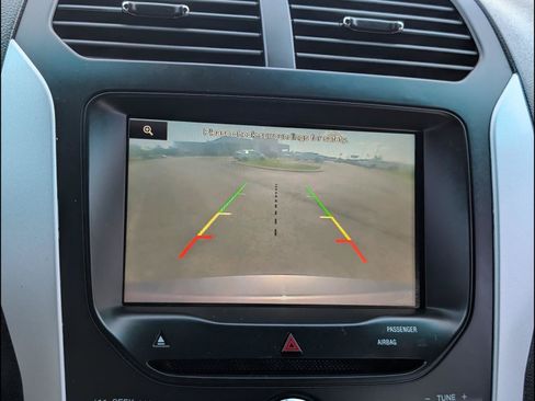 Used 2014 Ford Explorer XLT w/ Equipment Group 202A FWD image 12