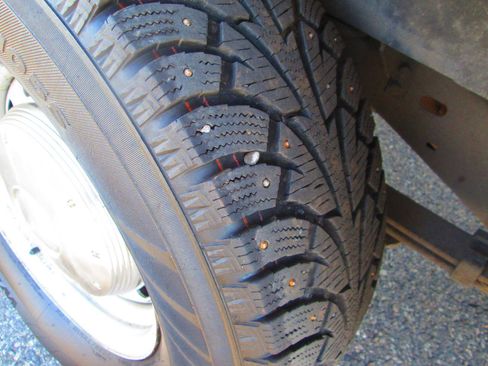 Used 2000 Ford E-150 and Econoline 150 RWD image 8